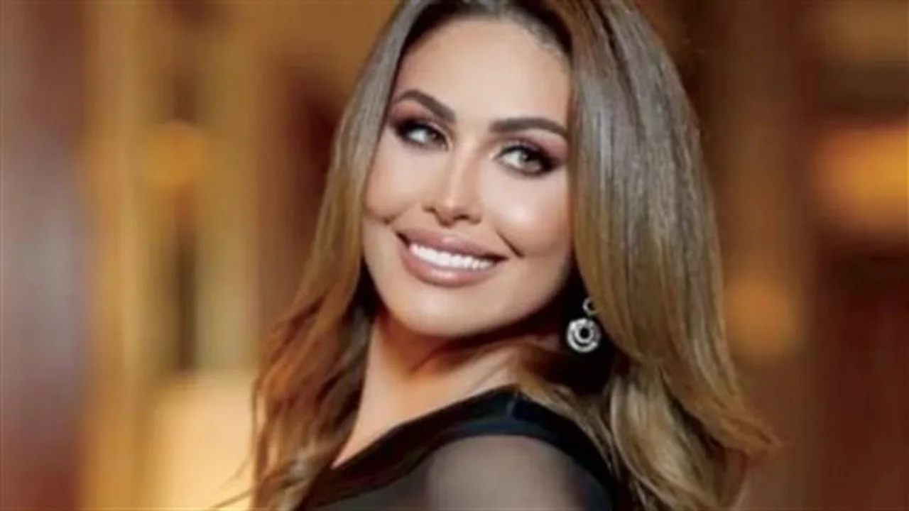 إطلالة جريئة.. تفاصيل الفستان الذهبي الذي أثار إعجاب متابعي مي سليم